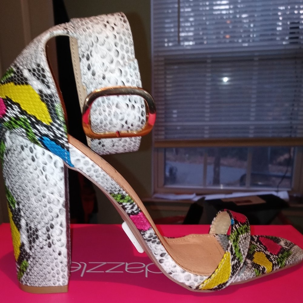 Multi color heel